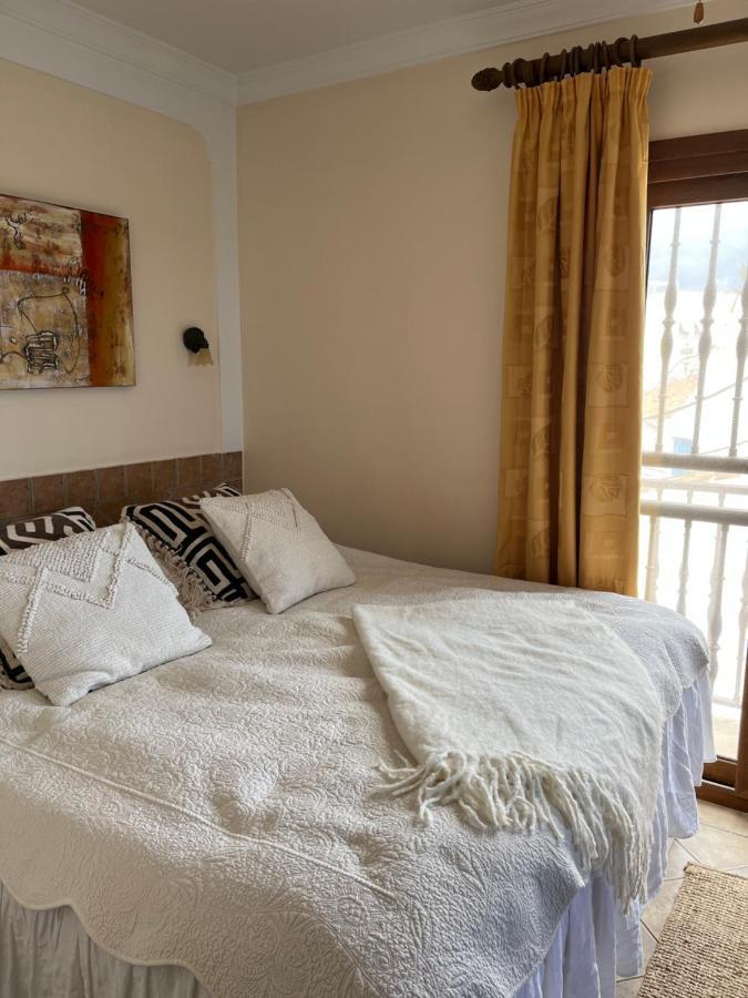 Carabeo 70 Menyber Apartment เนร์คา ภายนอก รูปภาพ