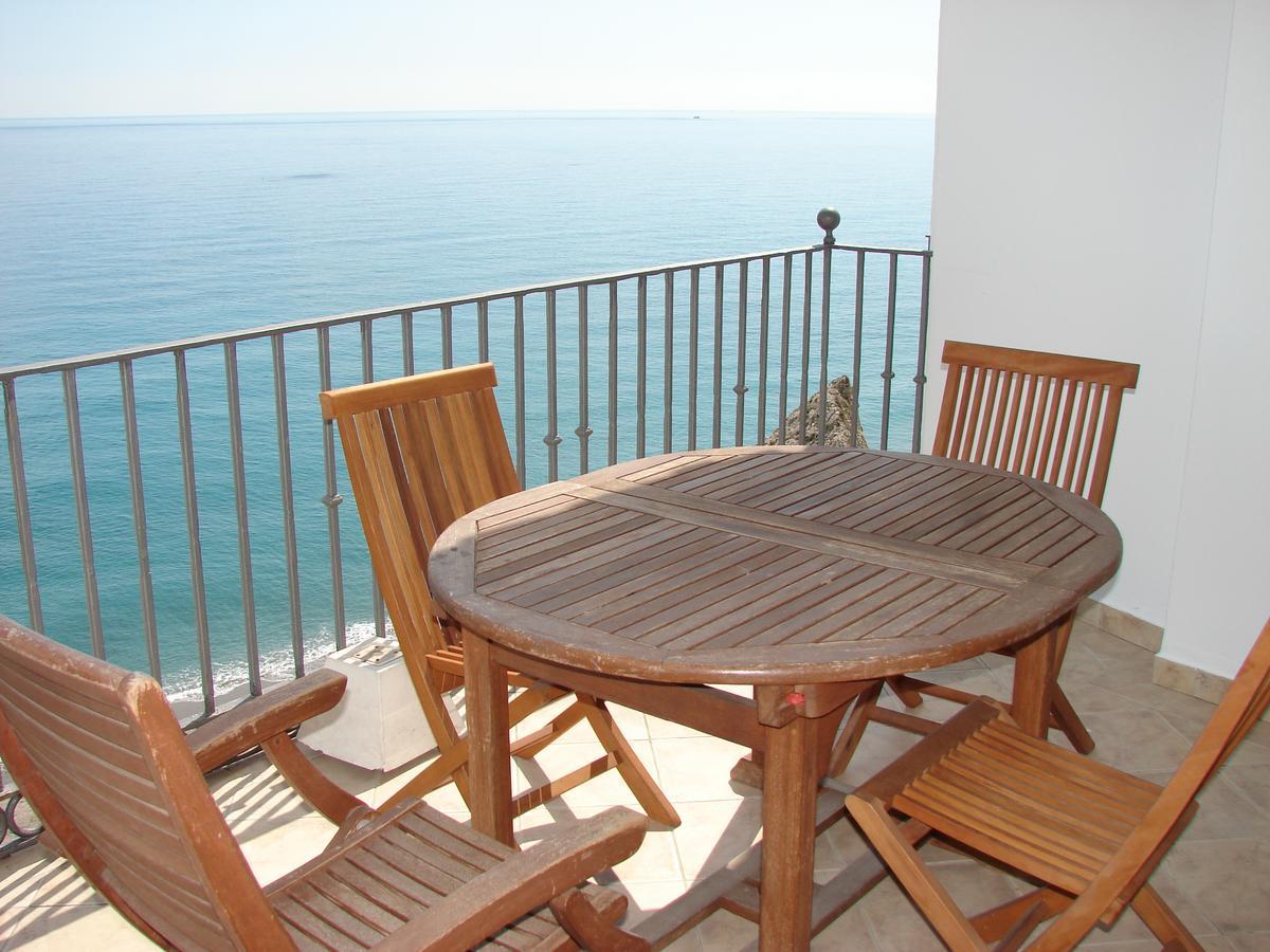 Carabeo 70 Menyber Apartment เนร์คา ภายนอก รูปภาพ