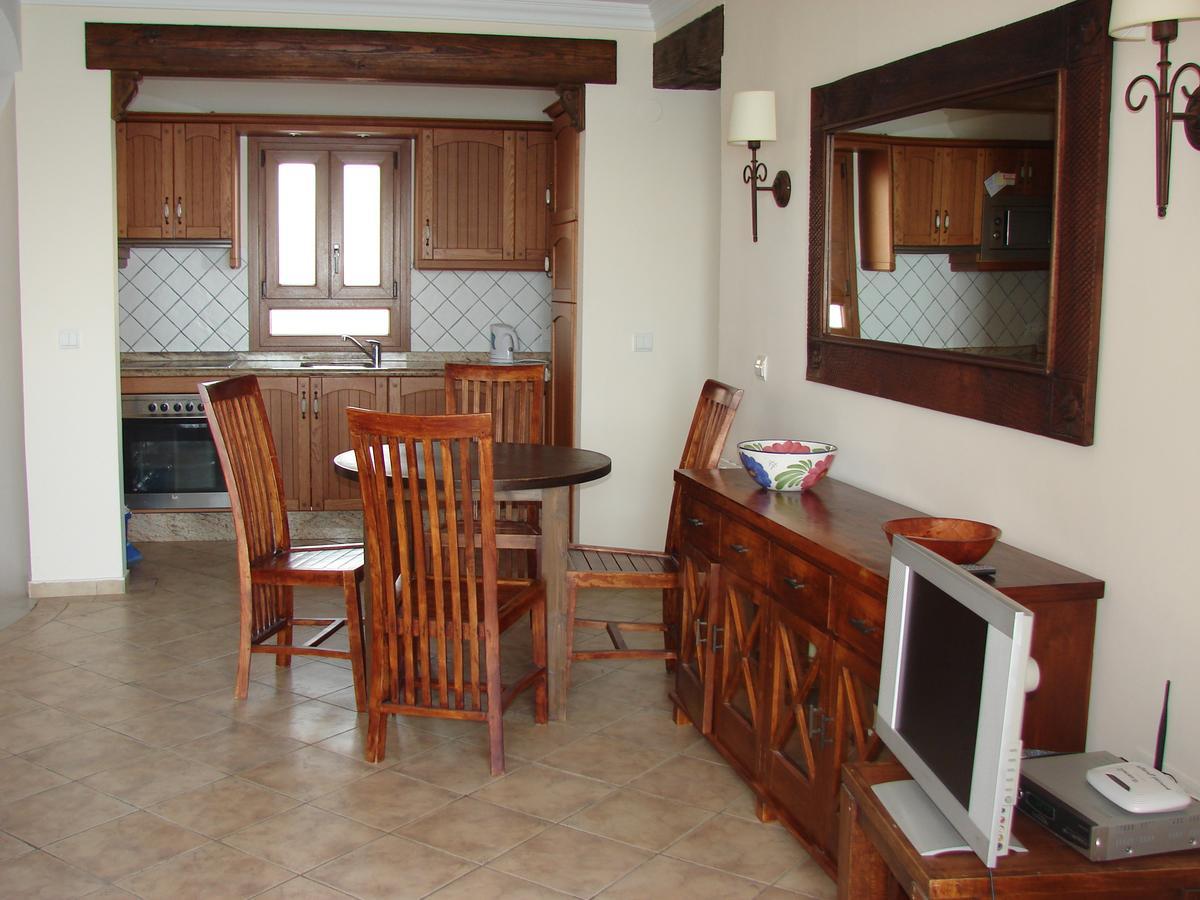 Carabeo 70 Menyber Apartment เนร์คา ภายนอก รูปภาพ